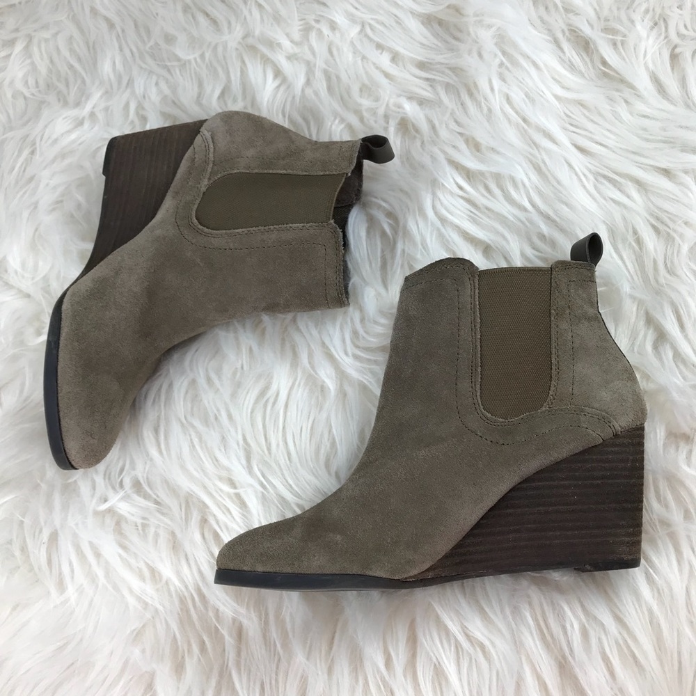Lucky Brand pull on ankle booties size 9 “serkes”